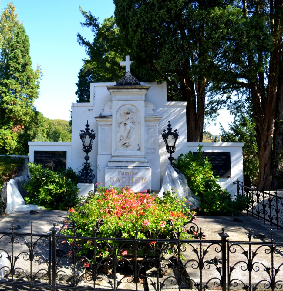 Baden, Helenenfriedhof, Grab Familie Sacher