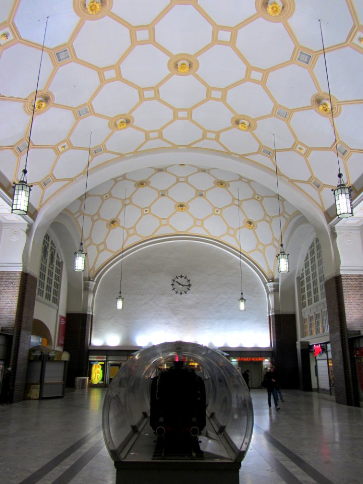 Bahnhofshalle Darmstadt1