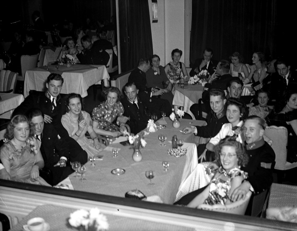 Bal adelborsten Kurhaus Scheveningen @, Bestanddeelnr 903-1526
