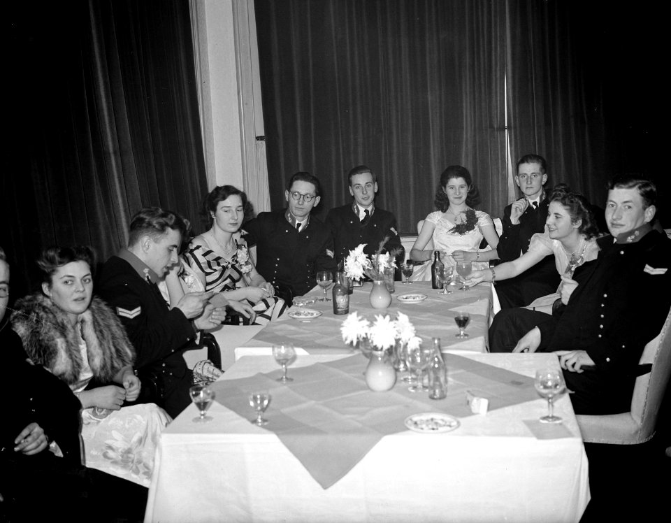 Bal adelborsten Kurhaus Scheveningen @, Bestanddeelnr 903-1539
