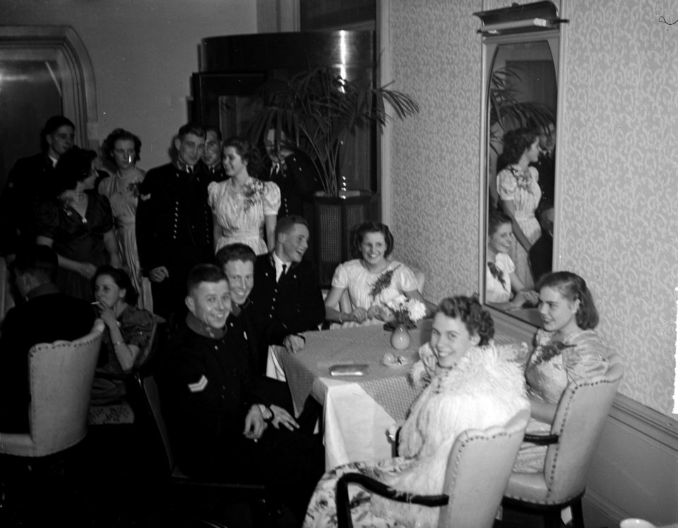 Bal adelborsten Kurhaus Scheveningen @, Bestanddeelnr 903-1518