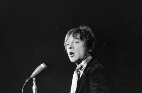 Bal Boetiek in Concertgebouw. Ramses Shaffy tijdens optreden, Bestanddeelnr 920-6865