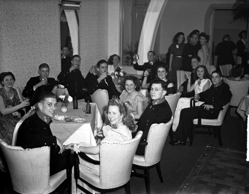 Bal adelborsten Kurhaus Scheveningen @, Bestanddeelnr 903-1519