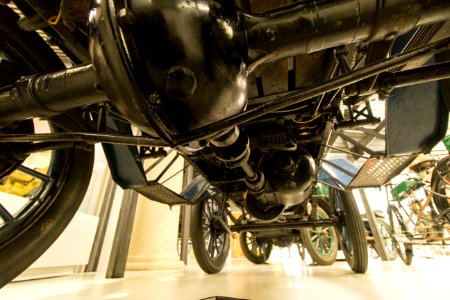 Baker Electric W Runabout at Verkehrsmuseum Dresden - Unterboden 3