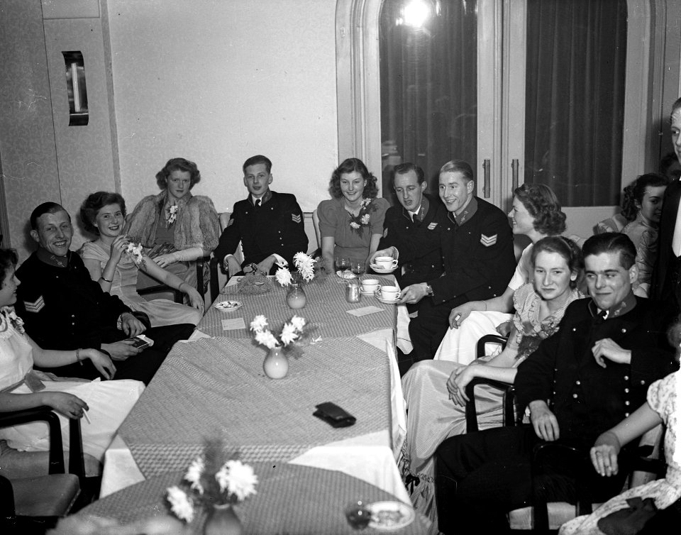 Bal adelborsten Kurhaus Scheveningen @, Bestanddeelnr 903-1528