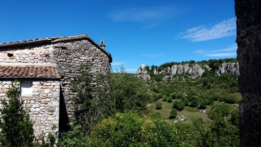 Balazuc - maison en pierre et tour de la Reine Jeanne