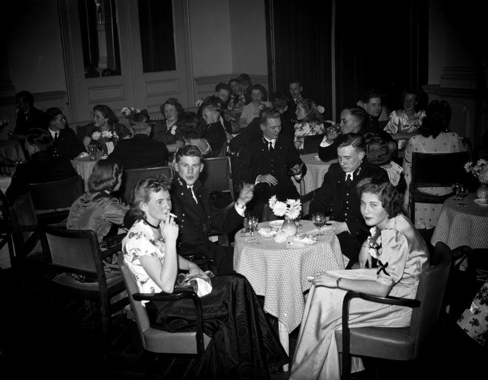 Bal adelborsten Kurhaus Scheveningen @, Bestanddeelnr 903-1514