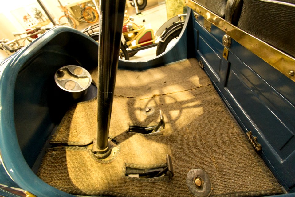Baker Electric W Runabout at Verkehrsmuseum Dresden - Details 3