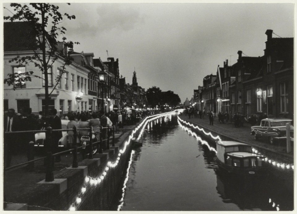 Bakenessergracht ziende naar het zuidoosten, heropening na verbreding van de kaden. NL-HlmNHA 54008949