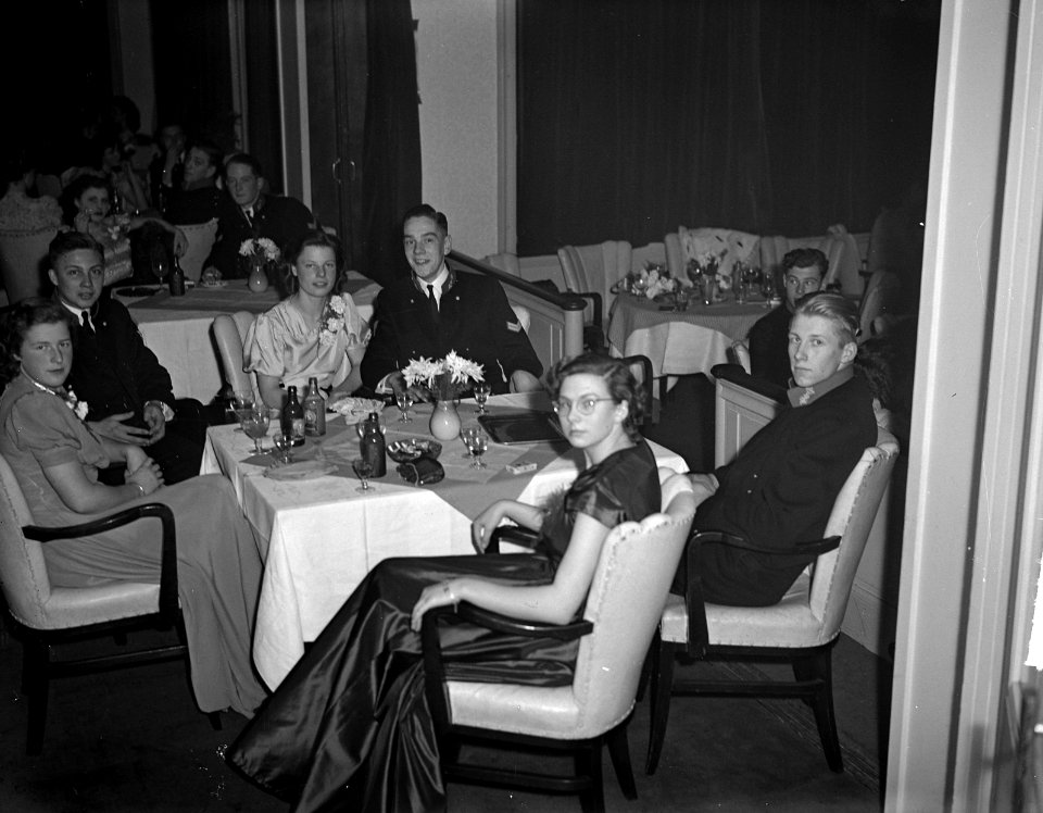 Bal adelborsten Kurhaus Scheveningen @, Bestanddeelnr 903-1517