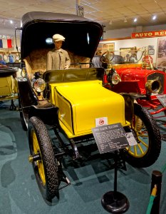 Baker Electric automobile, 1908, Baker Motor Vehicle Co.,Cleveland, Ohio, 48 volt electric motor - Luray Caverns Car and Carriage Museum - Luray, Virginia - DSC01233