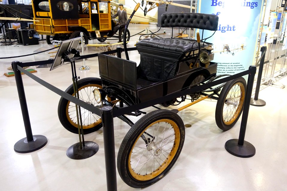 Baker Electric Car prototype, 1898 - Hiller Aviation Museum - San Carlos, California - DSC03206