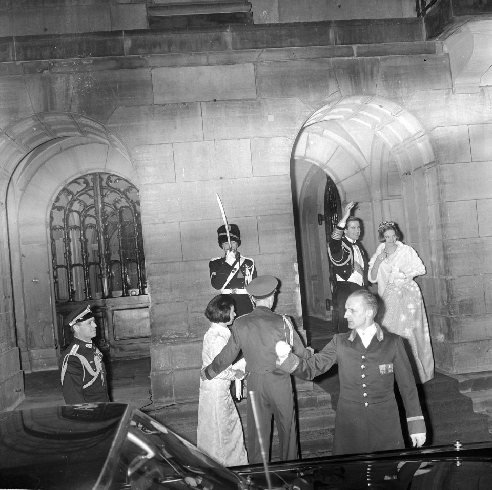 Bal op Paleis op de Dam , aankomst koning Constatijn en koningin Anne Marie, Bestanddeelnr 918-8637