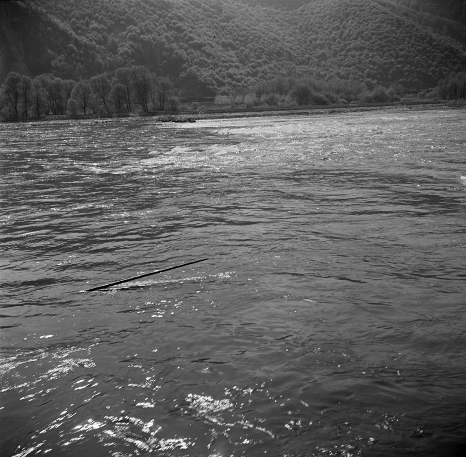Baken op een rotsrand onder water, Bestanddeelnr 254-1161
