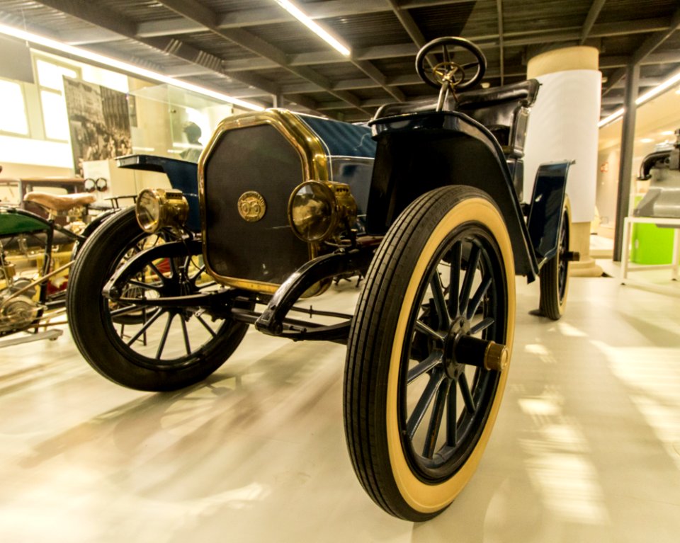 Baker Electric W Runabout at Verkehrsmuseum Dresden 3