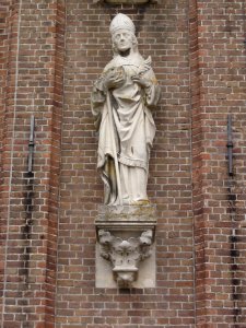Bakel Rijksmonument 8592 St.Willibrorduskerk gevelbeeld links