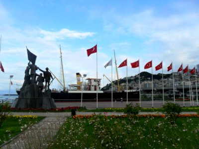 Bandırma Vapuru Müzesi ve Millî Kurtuluş Anıtı