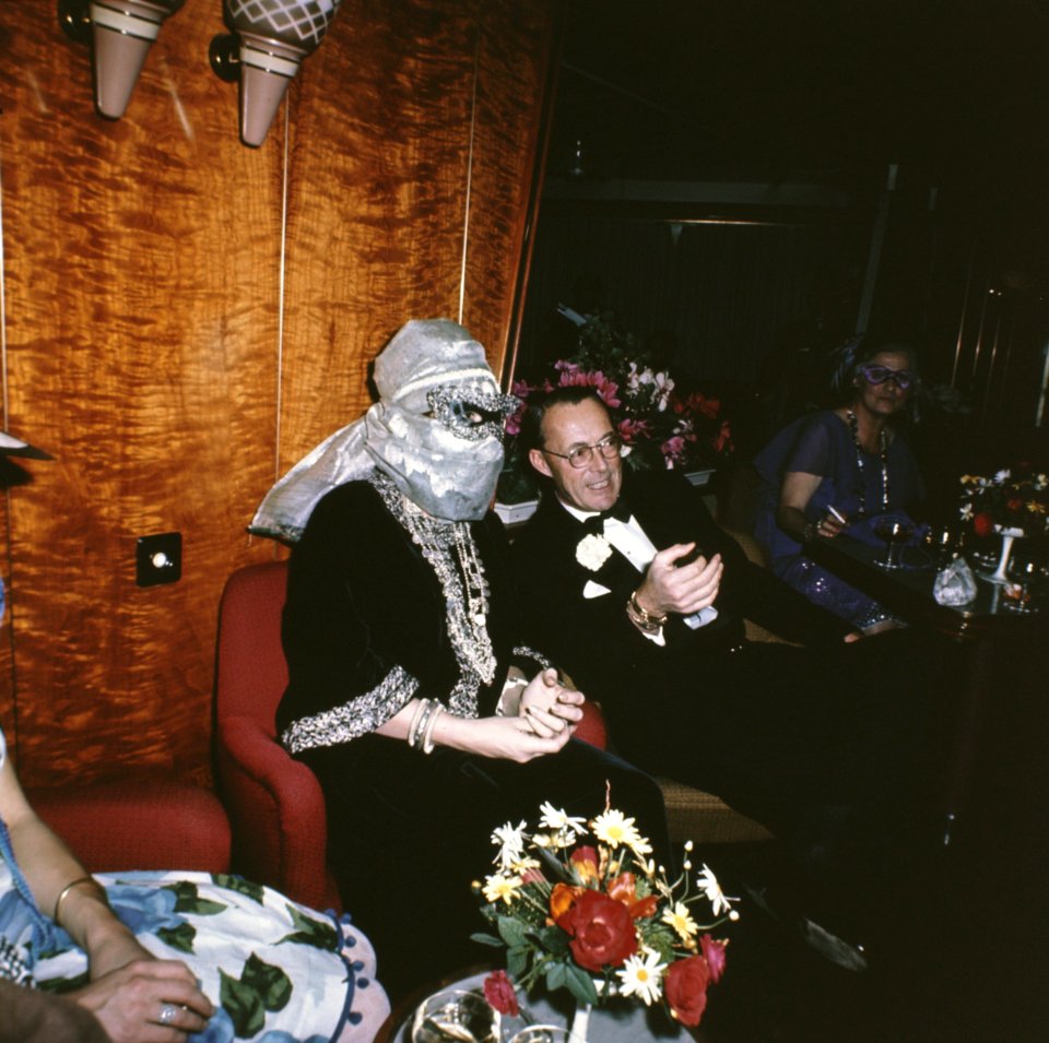 Balmasque aan boord van de Oranje Nassau , Amsterdam, waarbij Koninklijke Famili, Bestanddeelnr 254-8546