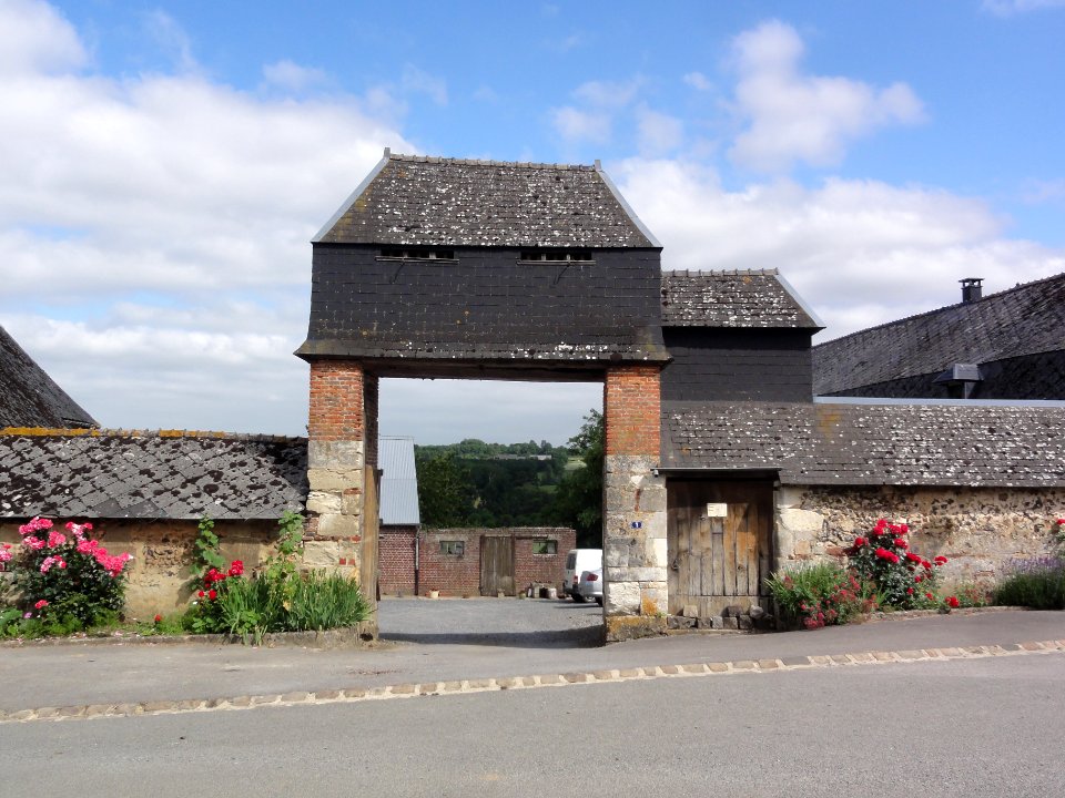 Bancigny (Aisne) porche-pigeonnier