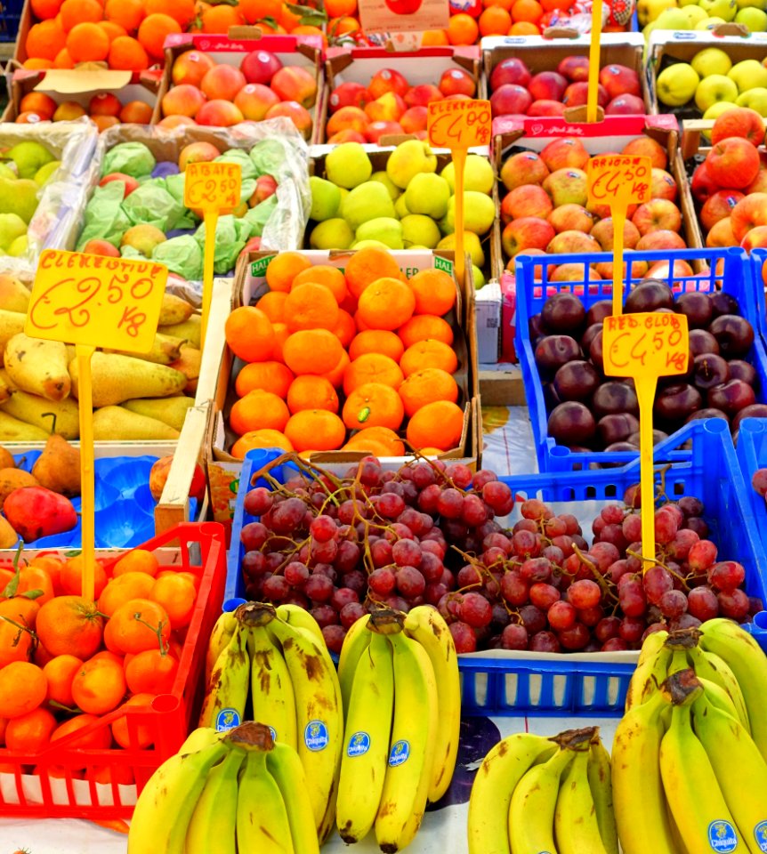 Bananas, fruits, and vegetables - Campo de' Fiori - Rome, Italy - DSC01662