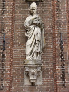 Bakel Rijksmonument 8592 St.Willibrorduskerk gevelbeeld rechts,St. Willibrordus