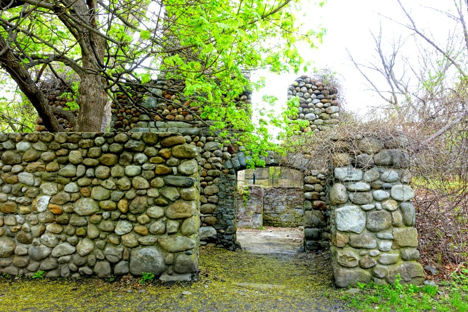 Bancroft's Castle - Groton, MA - DSC06513