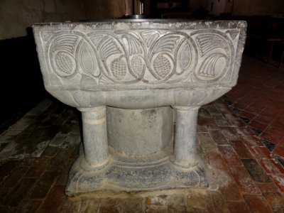 Bancigny (Aisne) église, fonts baptismaux 01