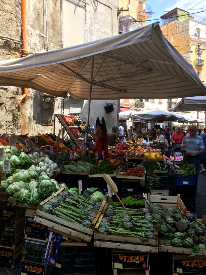 Bancarella fruttivendolo - Mercato di Antignano Vecchia (Naples)