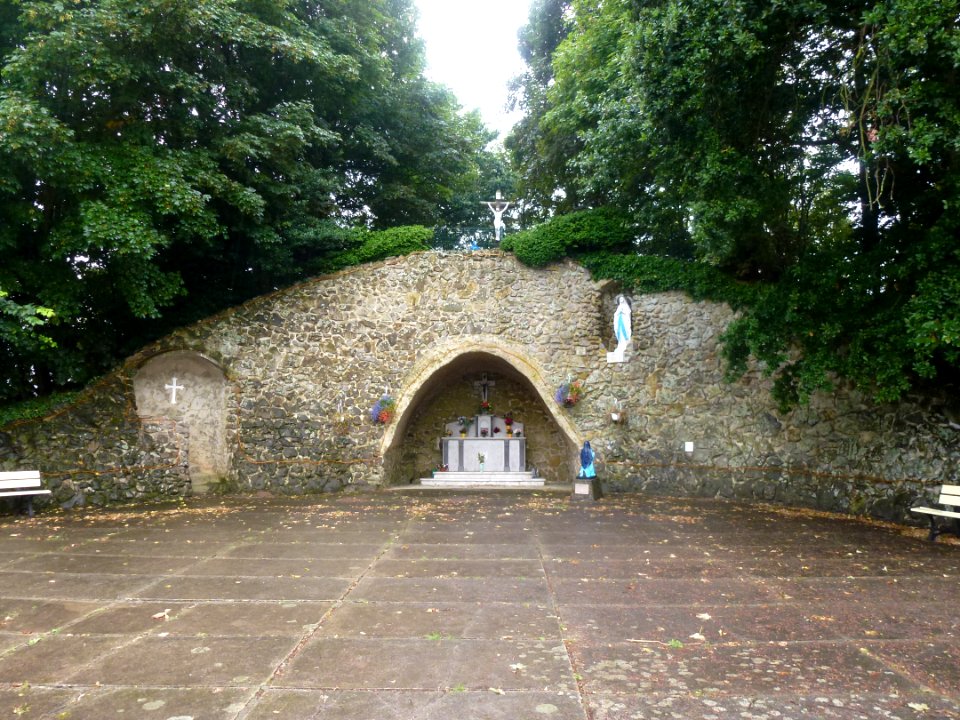 Balinghem (Pas-de-Calais) grotte de Lourdes du parc du chemin de croix