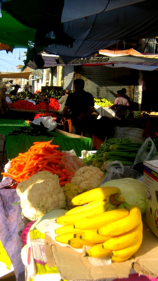 Banana of Philipines - Firut vendor in Cotton-beating Bazaar of Nishapur at morning 02