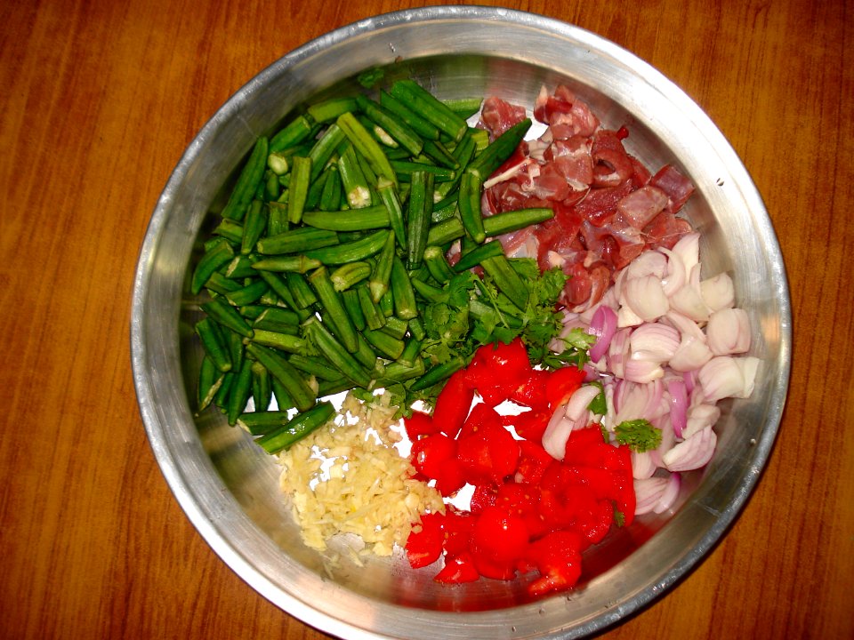 Bamje ingredients after cutting