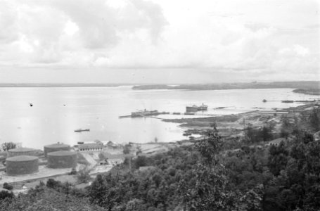 Balikpapan overzicht van de oliehaven, Bestanddeelnr 1585-1-2