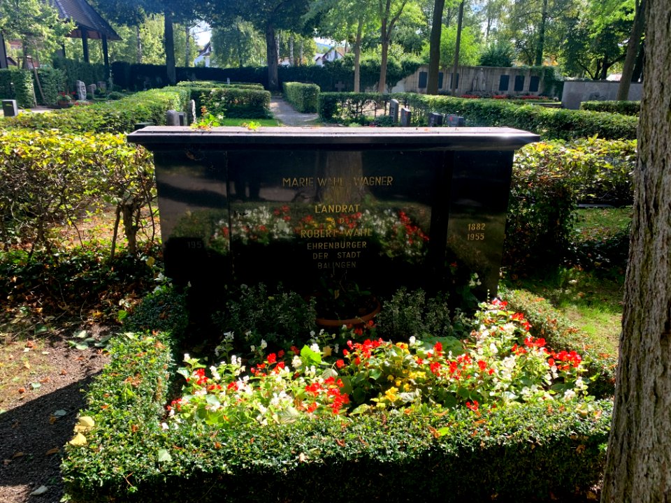 Balingen, Friedhof, Grab Robert Wahl