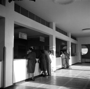 Balie in de aankomsthal van het vliegveld Maiquetia van Venezuela bij Caracas, Bestanddeelnr 252-8424