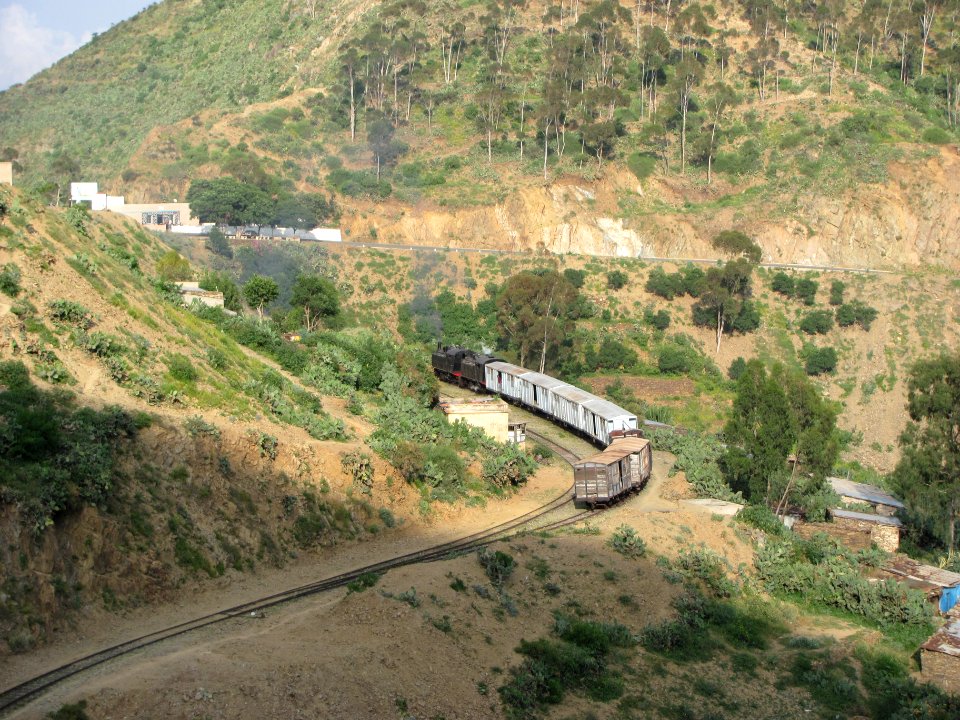 Bahnhof Sherigini Güterzug