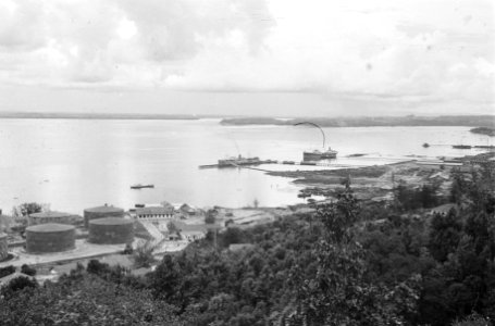 Balikpapan overzicht van de oliehaven, Bestanddeelnr 1585-1-1