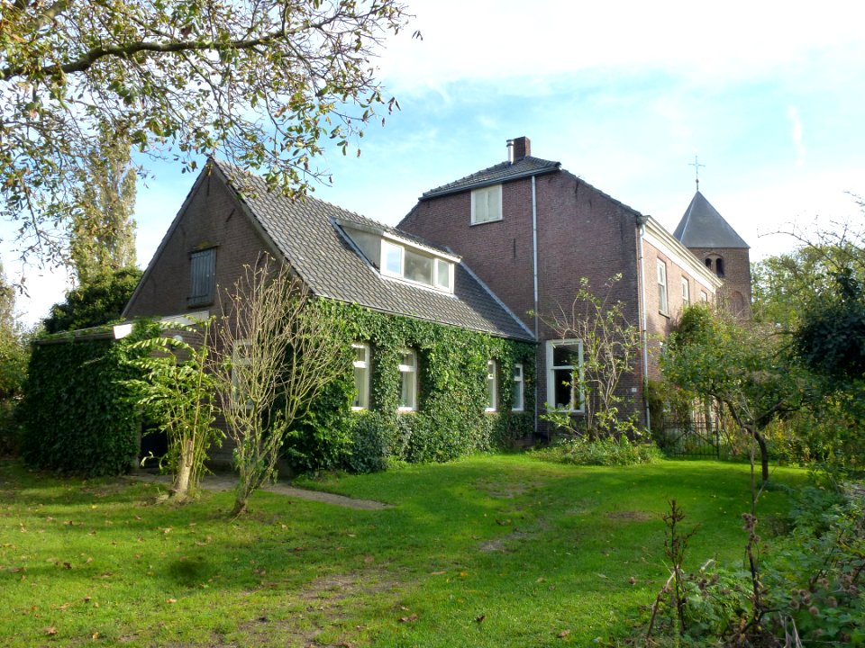 Balgoij (Wijchen) voorm. pastorie Torenstraat 22 en oude toren erachter