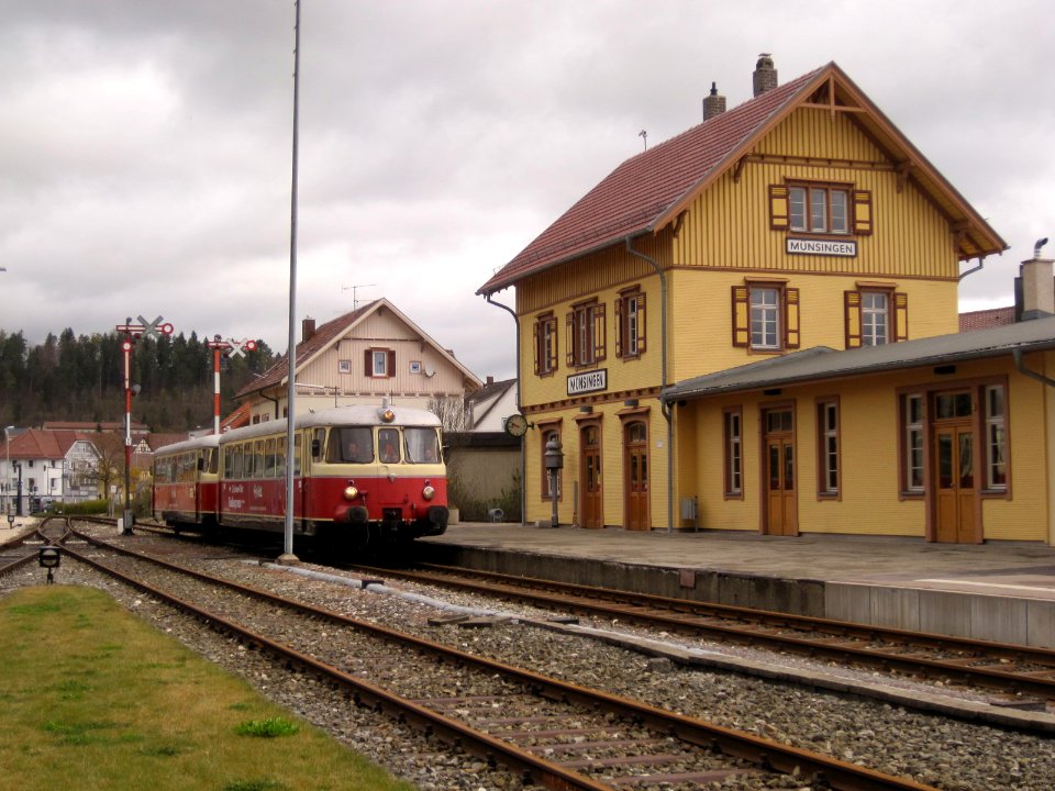 Bahnhof Münsingen mit MAN Schienenbus