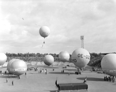 Ballonnenwedstrijd Internationaal in Gofferdstadion Nijmegen, Bestanddeelnr 907-8390