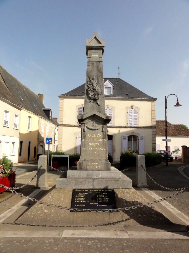 Ballon (Sarthe) monument aux morts
