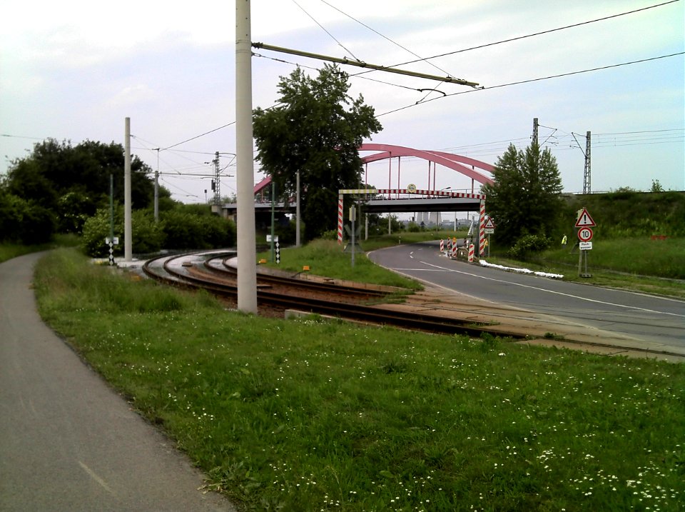 Bahnbrücke westlich Kirchfährendorf bei Bad Dürrenberg im Juni 2013a
