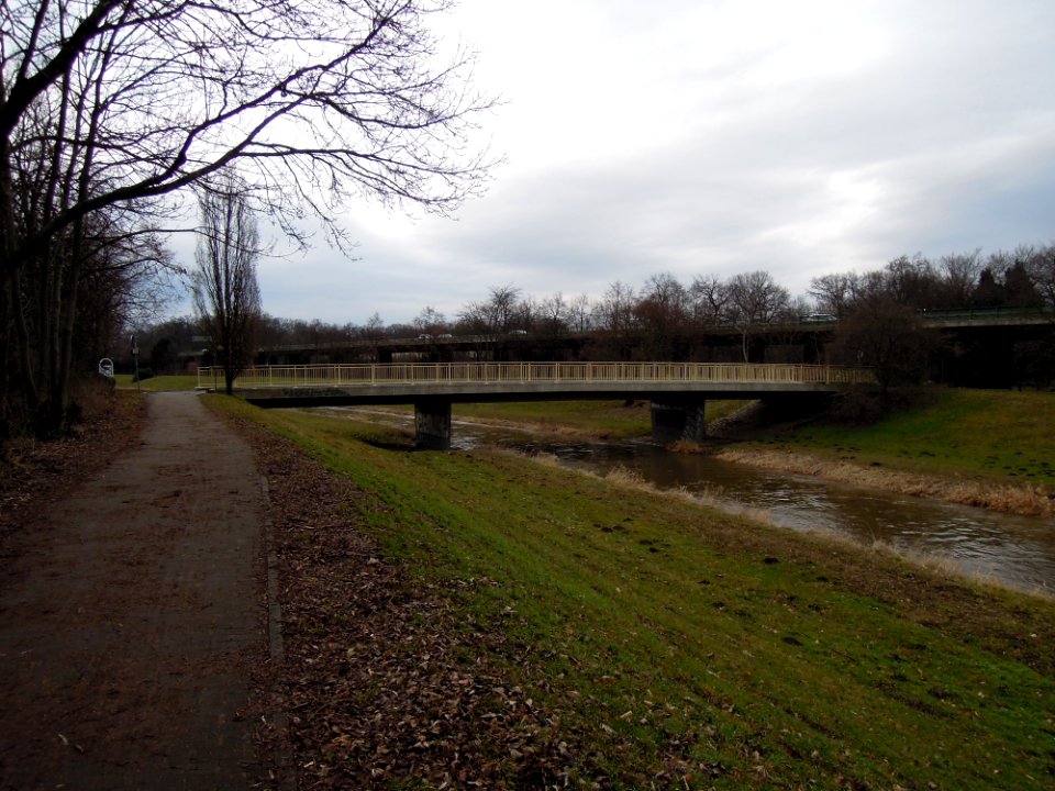 Balkenbrücke über die Pleiße im agra-Park in Markkleeberg 2017