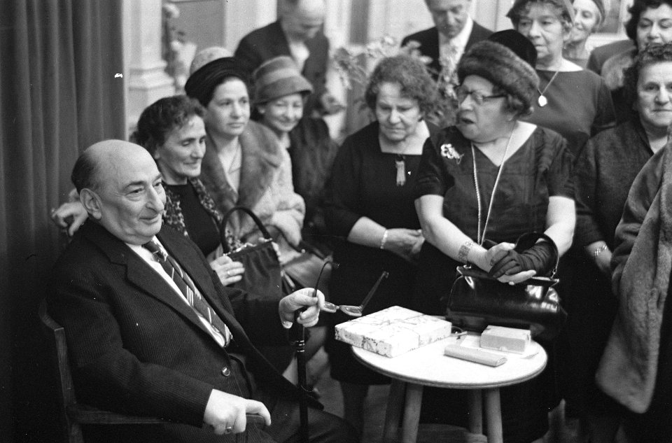 Balletmeester Eli Frankly van Carré, viert zijn 70e verjaardag Feestrede van He, Bestanddeelnr 913-2925
