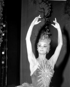 Ballet van Marquise de Crevas twee Nederlandse artieste Marianne Sarstad, Bestanddeelnr 913-9952