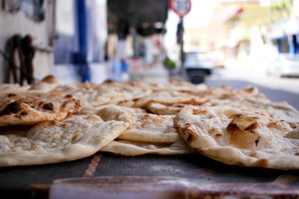 Bakery making fresh naan in Ankawa 003