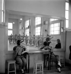 Balletles in een ruimte van de Scala te Milaan, Bestanddeelnr 254-5333