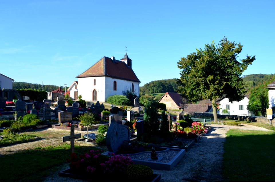 Balkhausen, Friedhof und Kirche