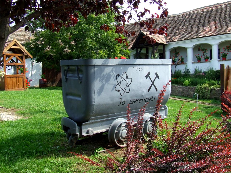 Bakonya bányászemlékmű1
