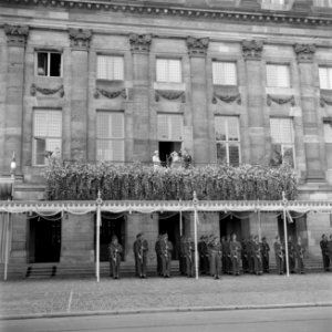 Balkonscene Leve de koningin, Bestanddeelnr 255-7085