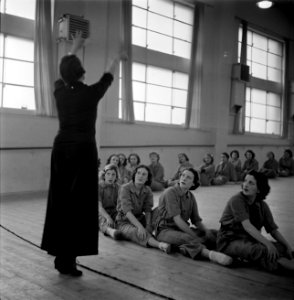 Balletlerares en leerlingen, Bestanddeelnr 254-5335 photo